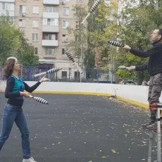 Жонглирование мячами и булавами