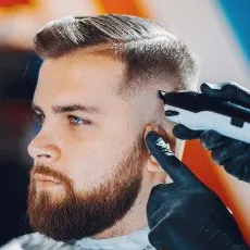 Стрижка мужская с укладкой