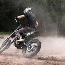 Заезд на Эндуро мотоцикле