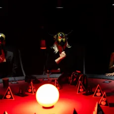 Игра в Мафию с падающими стульями для двоих