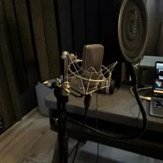 Запись трека в студии звукозаписи