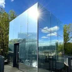 Зеркальный дом Загородный клуб Утрау