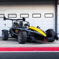 Заезд на спорткаре Ariel Atom на гоночном треке