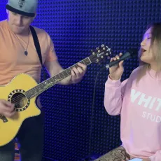 Абонемент в школу вокала и гитары