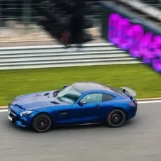 Заезд на спорткаре Mercedes AMG GT-R на гоночном треке