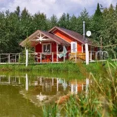 Дом у озера в глэмпинге Просто Эко
