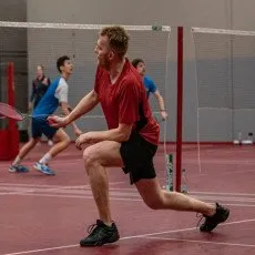 Игра в бадминтон