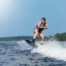 Прогулка на катере с катанием на вейкборде