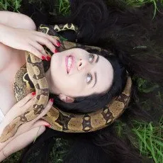 СПА для головы со змеёй