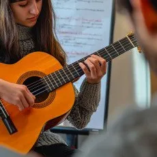 Уроки игры на музыкальных инструментах