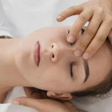 Классический массаж лица с элементами лимфодренажного массажа