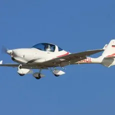 Учебный полет на самолете Aquila A210