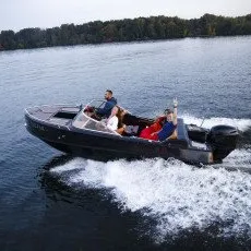 Увлекательная прогулка на скоростном катере