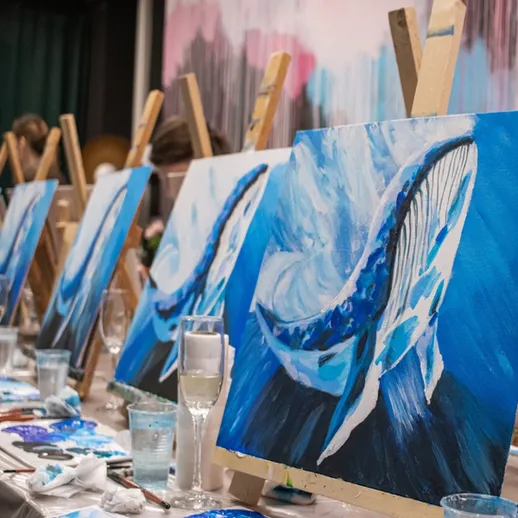 Урок живописи на тему китов с участниками в творческой атмосфере