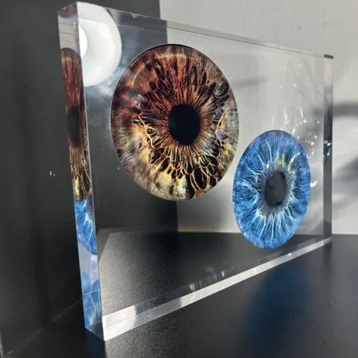 Работа с реалистичной фигурой глаза в акриловом блоке