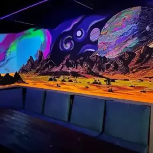 Красочный космический пейзаж с планетами и горными формами в вечернее время