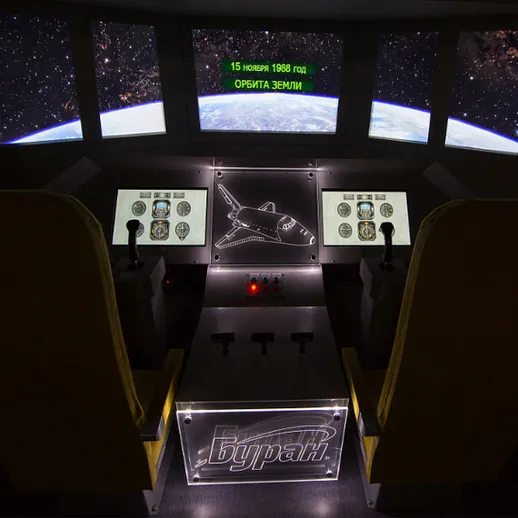 Довольно подробно о космическом корабле «Буран» в Центре управления 15 июля 1988 года с видом на Землю