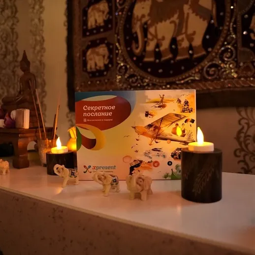 Уютная атмосфера с свечами и тайным посланием в интерьере восточного стиля