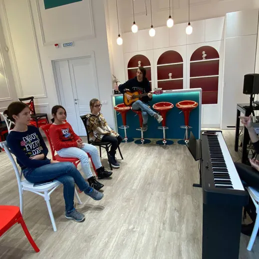 Музыкальные занятия для детей в уютной студии в центре города в начале весны