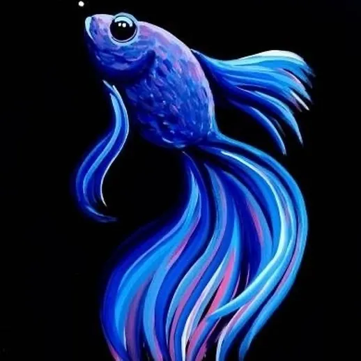 Яркая рыба с длинными плавниками плавает в темной воде, создавая пузырьки вблизи своего тела