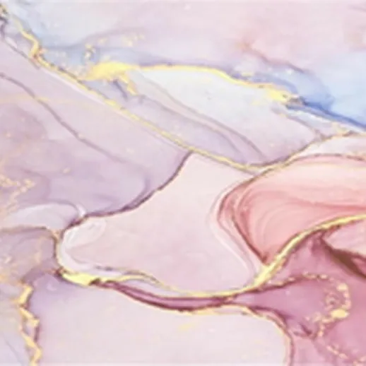 Красивый абстрактный фон с мягкими оттенками розового и фиолетового, украшенный золотыми линиями, создающий спокойную атмосферу