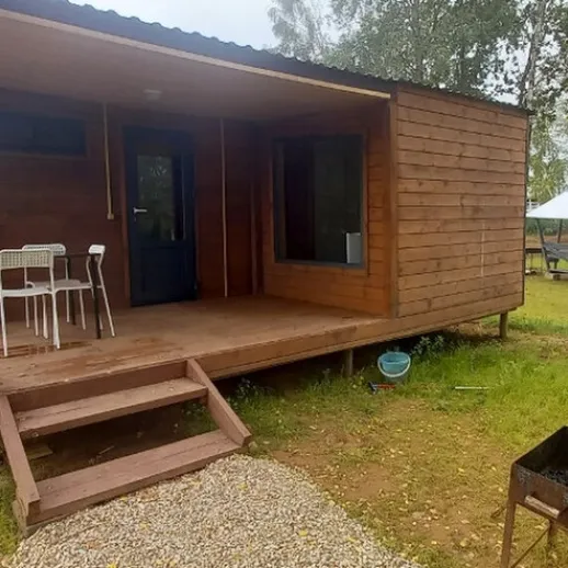 Комфортабельный домик для отдыха на природе с террасой и зоной для барбекю