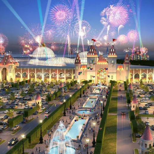 Фейерверки над праздничным событием у большого исторического здания вечером