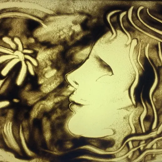 Портрет женщины с цветком на фоне природного пейзажа, выполненный в технике песочной живописи