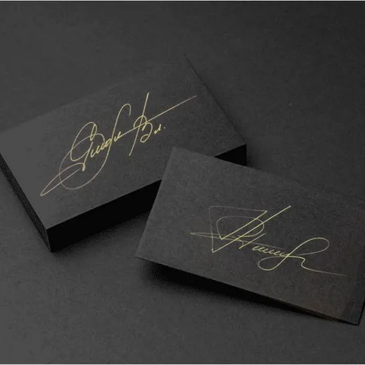 Посещение профессиональной выставки с черными визитными карточками и уникальной каллиграфией с подписями
