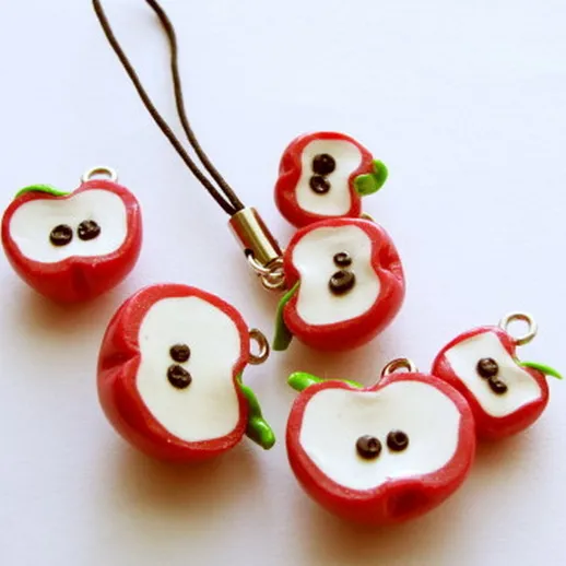 Уникальные рукодельные подвески в виде красных яблок с черными семечками