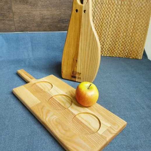 Уникальные деревянные изделия с изображением кота и разделочная доска с яблоком