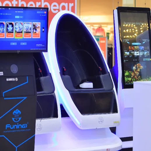 Инновационные игровые автоматы в развлекательном центре на выставке в торговом центре