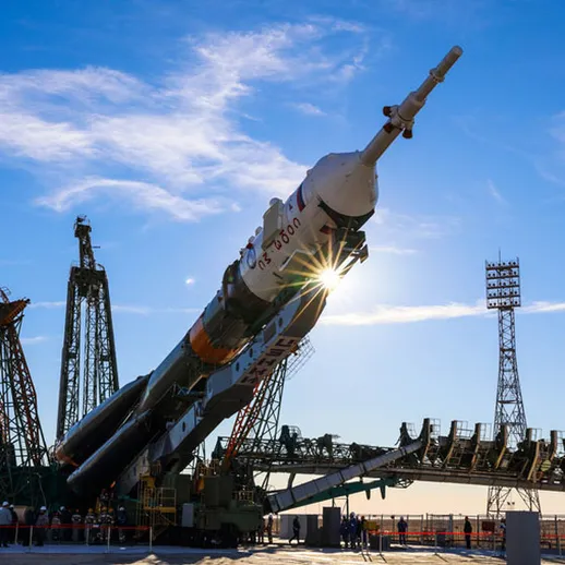 Запуск ракеты с космодрома Байконур в ясный солнечный день