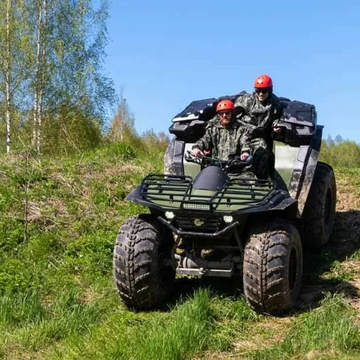 Увлекательная поездка на квадроцикле по живописным луговым просторам весной