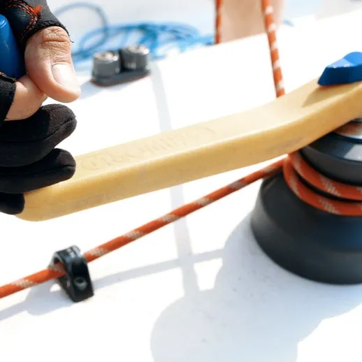 Управа на яхте: управление стальной верёвкой с помощью блокировки в открытом море