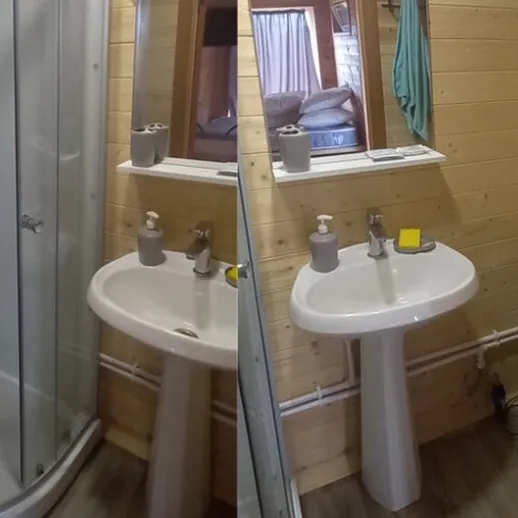 Внутренний интерьер ванной комнаты в деревянном доме с душем и туалетом