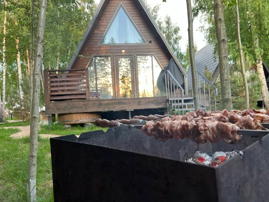 Дизайнерский дом A-frame в глэмпинге На краю света - Фото 5